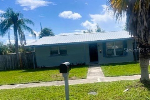 House in Tampa, Florida 3 bedrooms, 93.09 sq.m. № 1851438 - photo 1