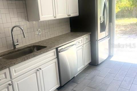 House in Tampa, Florida 3 bedrooms, 93.09 sq.m. № 1851438 - photo 5