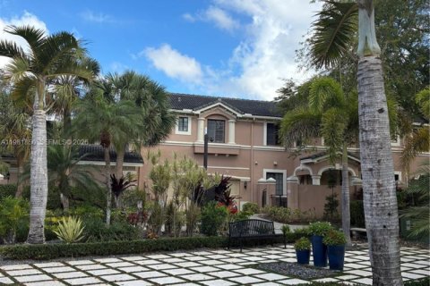 Снять в аренду кондоминиум в Уэстон, Флорида 3 спальни, 144.93м2, № 2047978 - фото 3