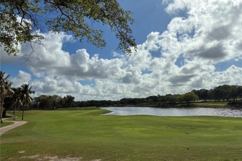 Снять в аренду кондоминиум в Уэстон, Флорида 3 спальни, 144.93м2, № 2047978 - фото 7