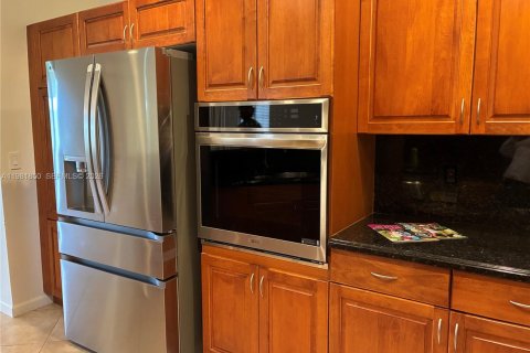 Снять в аренду кондоминиум в Уэстон, Флорида 3 спальни, 144.93м2, № 2047978 - фото 30