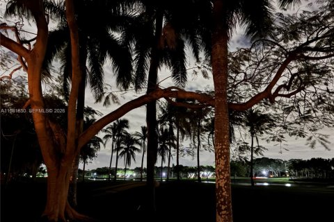 Снять в аренду кондоминиум в Уэстон, Флорида 3 спальни, 144.93м2, № 2047978 - фото 10