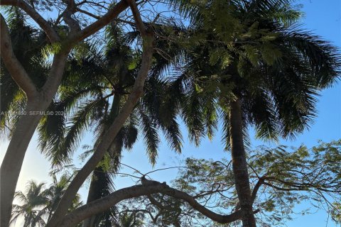 Снять в аренду кондоминиум в Уэстон, Флорида 3 спальни, 144.93м2, № 2047978 - фото 8