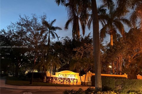 Condominio en Weston, Florida, 3 dormitorios  № 2047978