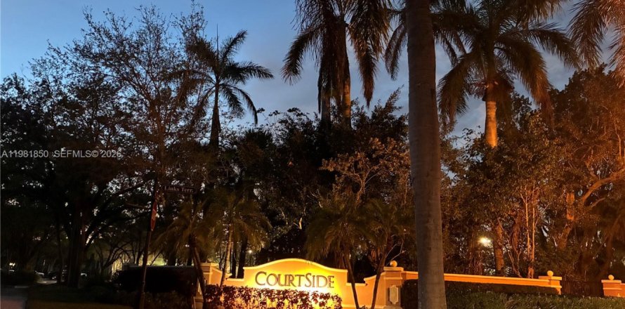 Кондоминиум с 3 спальнями в Уэстон, Флорида № 2047978