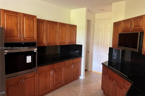 Снять в аренду кондоминиум в Уэстон, Флорида 3 спальни, 144.93м2, № 2047978 - фото 29