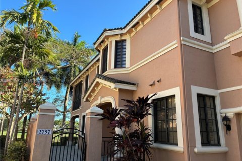 Снять в аренду кондоминиум в Уэстон, Флорида 3 спальни, 144.93м2, № 2047978 - фото 11