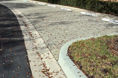 Снять в аренду кондоминиум в Уэстон, Флорида 3 спальни, 144.93м2, № 2047978 - фото 5