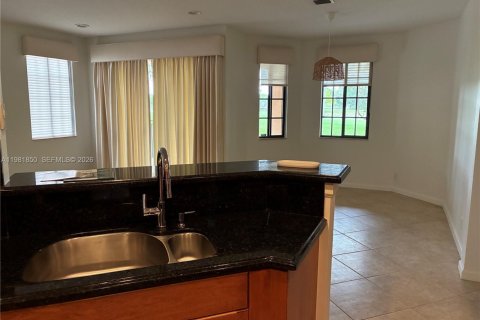 Снять в аренду кондоминиум в Уэстон, Флорида 3 спальни, 144.93м2, № 2047978 - фото 26
