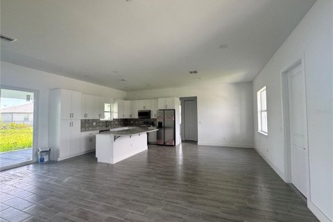 Casa en venta en Port Charlotte, Florida, 4 dormitorios, 167.22 m2 № 1800324 - foto 9