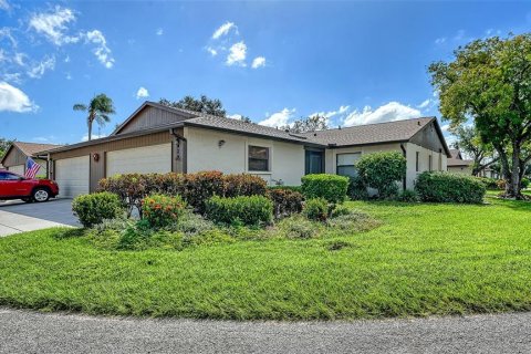 Copropriété à vendre à Sarasota, Floride: 2 chambres, 134.8 m2 № 2437240 - photo 2