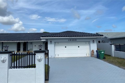 Casa en venta en Miami Gardens, Florida, 4 dormitorios, 193.14 m2 № 1802540 - foto 19