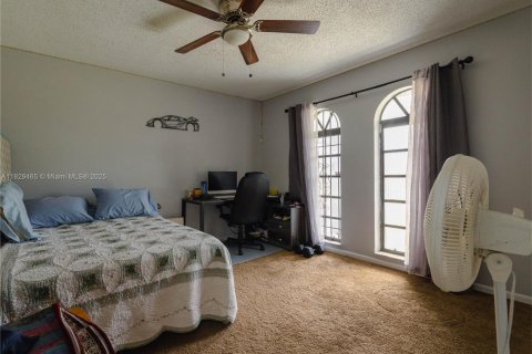 Casa en venta en Miami Gardens, Florida, 4 dormitorios, 193.14 m2 № 1802540 - foto 11