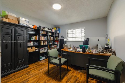 Casa en venta en Miami Gardens, Florida, 4 dormitorios, 193.14 m2 № 1802540 - foto 10
