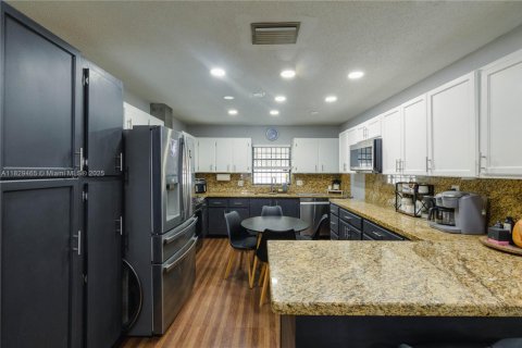 Casa en venta en Miami Gardens, Florida, 4 dormitorios, 193.14 m2 № 1802540 - foto 6
