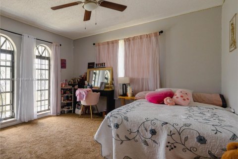 Casa en venta en Miami Gardens, Florida, 4 dormitorios, 193.14 m2 № 1802540 - foto 12