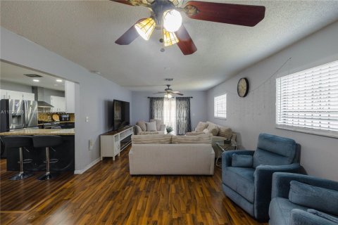 Casa en venta en Miami Gardens, Florida, 4 dormitorios, 193.14 m2 № 1802540 - foto 8