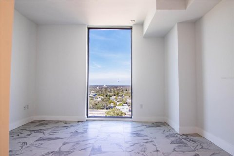 Condo in Saint Petersburg, Florida, 2 bedrooms № 2231503 - photo 12