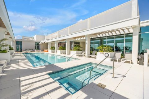 Condo in Saint Petersburg, Florida, 2 bedrooms № 2231503 - photo 27