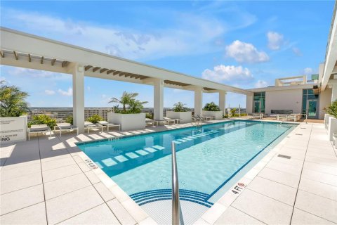 Condo in Saint Petersburg, Florida, 2 bedrooms № 2231503 - photo 26
