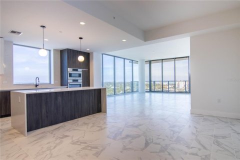 Condo in Saint Petersburg, Florida, 2 bedrooms № 2231503 - photo 6