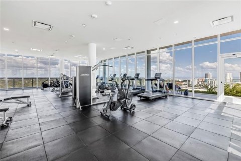 Condo in Saint Petersburg, Florida, 2 bedrooms № 2231503 - photo 23