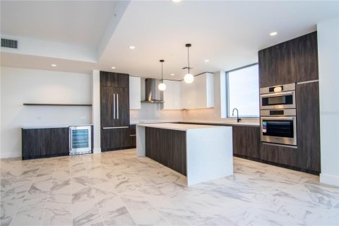 Condo in Saint Petersburg, Florida, 2 bedrooms № 2231503 - photo 8