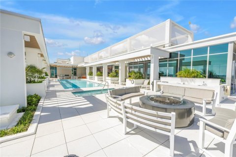 Condo in Saint Petersburg, Florida, 2 bedrooms № 2231503 - photo 30