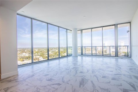 Condo in Saint Petersburg, Florida, 2 bedrooms № 2231503 - photo 9
