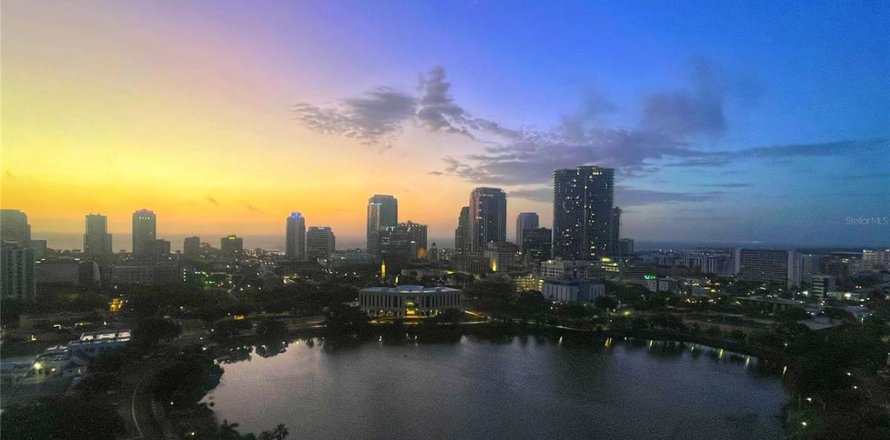 Condo in Saint Petersburg, Florida, 2 bedrooms № 2231503