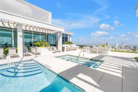 Condo in Saint Petersburg, Florida, 2 bedrooms № 2231503 - photo 29