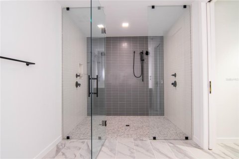 Condo in Saint Petersburg, Florida, 2 bedrooms № 2231503 - photo 15