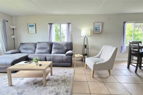 Снять в аренду кондоминиум в Дейтона-Бич, Флорида 4 комнаты, 75.44м2, № 1679338 - фото 11
