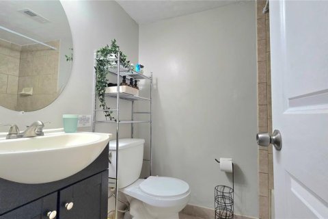 Снять в аренду кондоминиум в Дейтона-Бич, Флорида 4 комнаты, 75.44м2, № 1679338 - фото 17