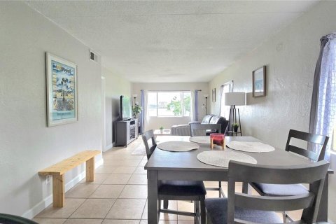 Снять в аренду кондоминиум в Дейтона-Бич, Флорида 4 комнаты, 75.44м2, № 1679338 - фото 3