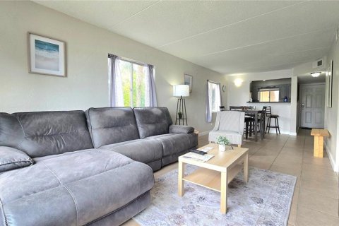 Снять в аренду кондоминиум в Дейтона-Бич, Флорида 4 комнаты, 75.44м2, № 1679338 - фото 10