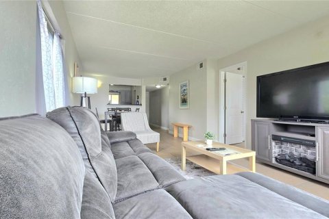 Снять в аренду кондоминиум в Дейтона-Бич, Флорида 4 комнаты, 75.44м2, № 1679338 - фото 12