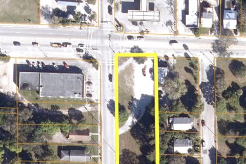 Commercial property in St. Lucie, Florida № 2195045
