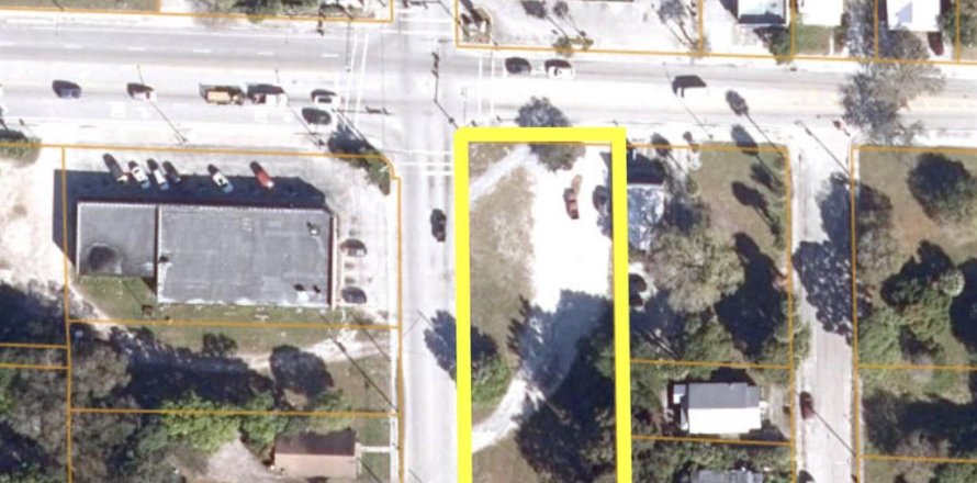 Commercial property in St. Lucie, Florida № 2195045