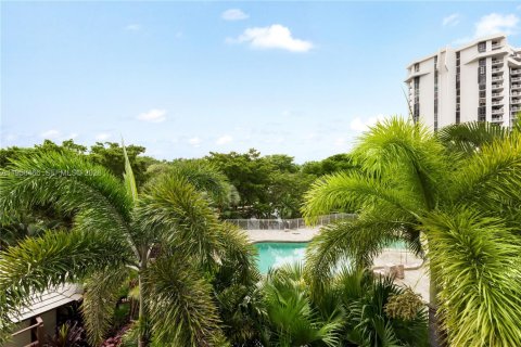Condo in Miami, Florida, 2 bedrooms  № 2020782 - photo 25