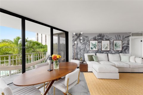 Condo in Miami, Florida, 2 bedrooms  № 2020782 - photo 2