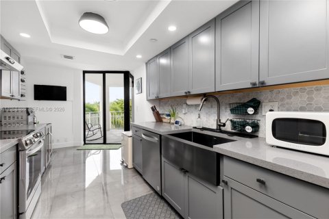 Condo in Miami, Florida, 2 bedrooms  № 2020782 - photo 19