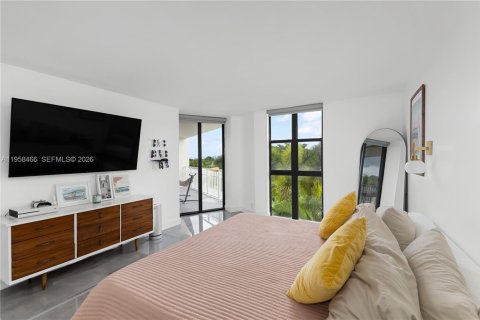 Condo in Miami, Florida, 2 bedrooms  № 2020782 - photo 7