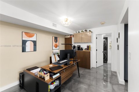 Condo in Miami, Florida, 2 bedrooms  № 2020782 - photo 6