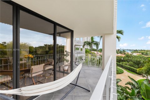 Condo in Miami, Florida, 2 bedrooms  № 2020782 - photo 26