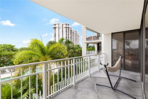 Condo in Miami, Florida, 2 bedrooms  № 2020782 - photo 22