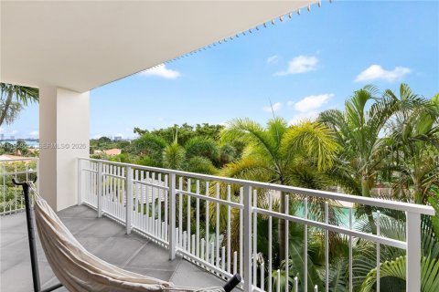 Condo in Miami, Florida, 2 bedrooms  № 2020782 - photo 24