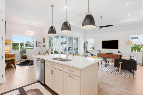 House in Delray Beach, Florida 4 bedrooms, 197.7 sq.m. № 2389938 - photo 15