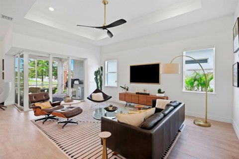 House in Delray Beach, Florida 4 bedrooms, 197.7 sq.m. № 2389938 - photo 6