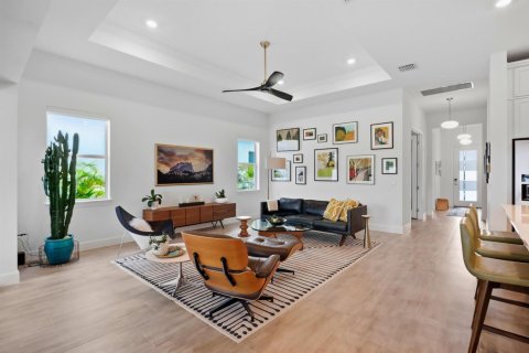 House in Delray Beach, Florida 4 bedrooms, 197.7 sq.m. № 2389938 - photo 7